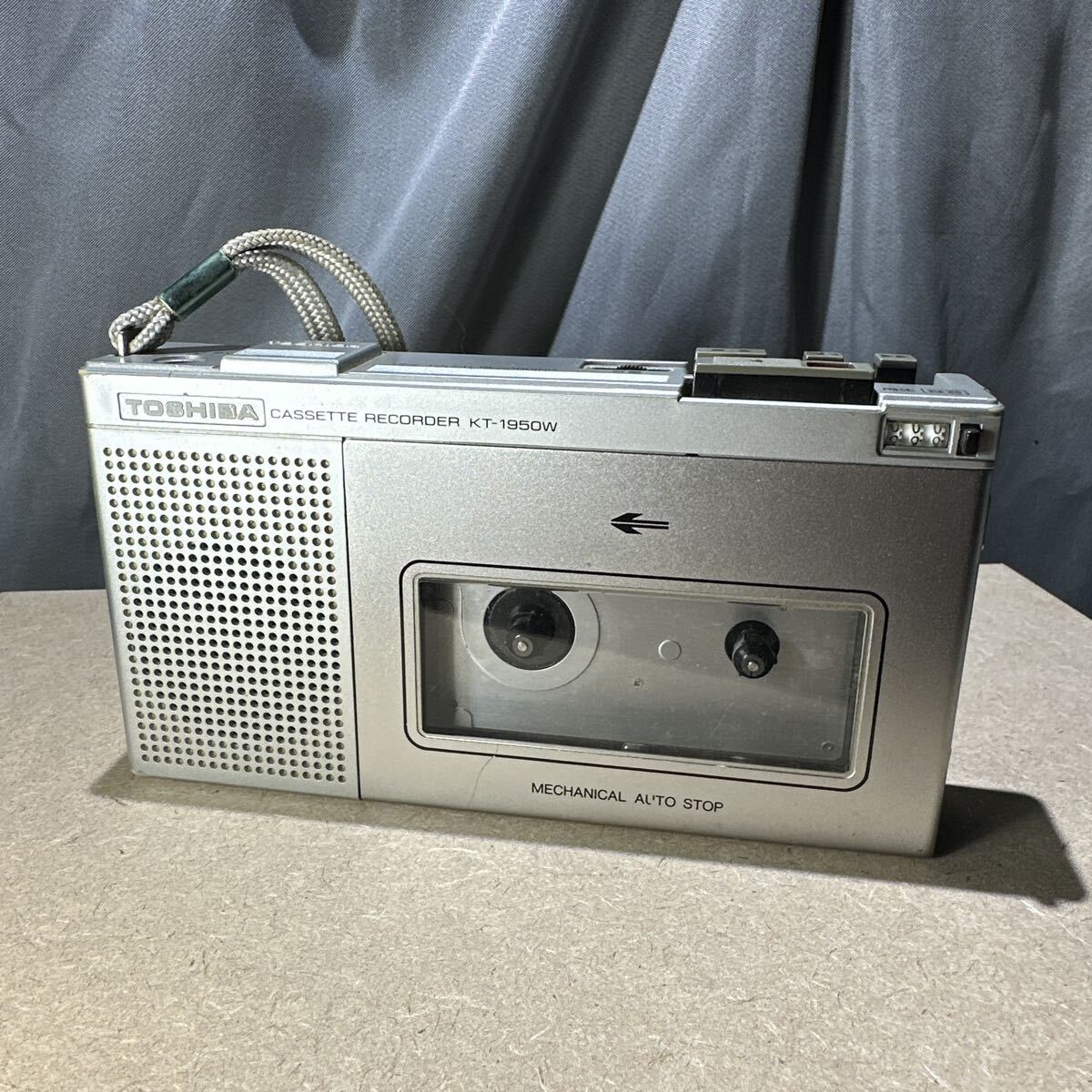 TOSHIBA  Toshiba   кассета  магнитофон KT-1950W  Сёва  ретро   включение питания   проверка 　 работа    не делаем 　 нерабочий товар