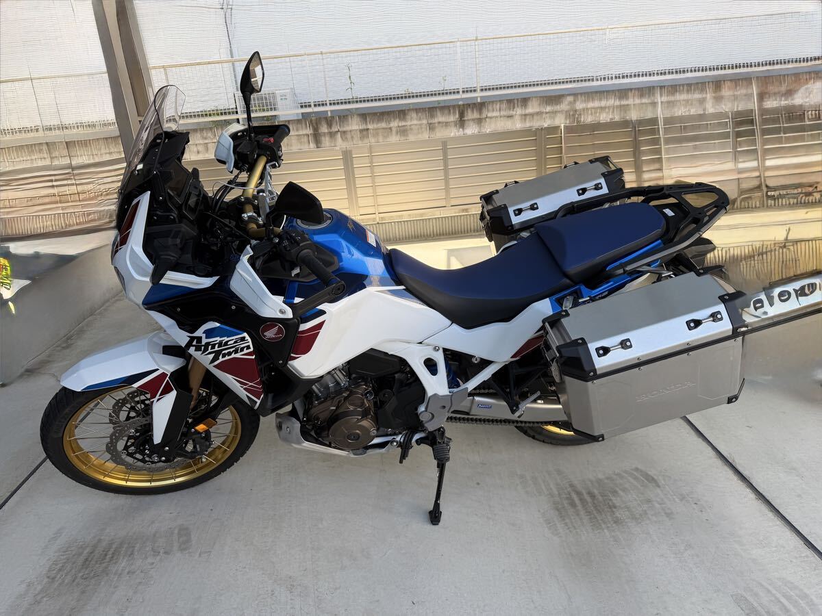 CRF1100L ... twin  ... скамья  ... спорт  ES  электронный  стойки   DCT 2023 год  588km WRS экран   Хонда