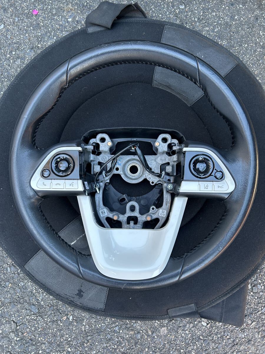 TOYOTA  Toyota   Prius  50 модель    оригинальный   руль    кожа   руль