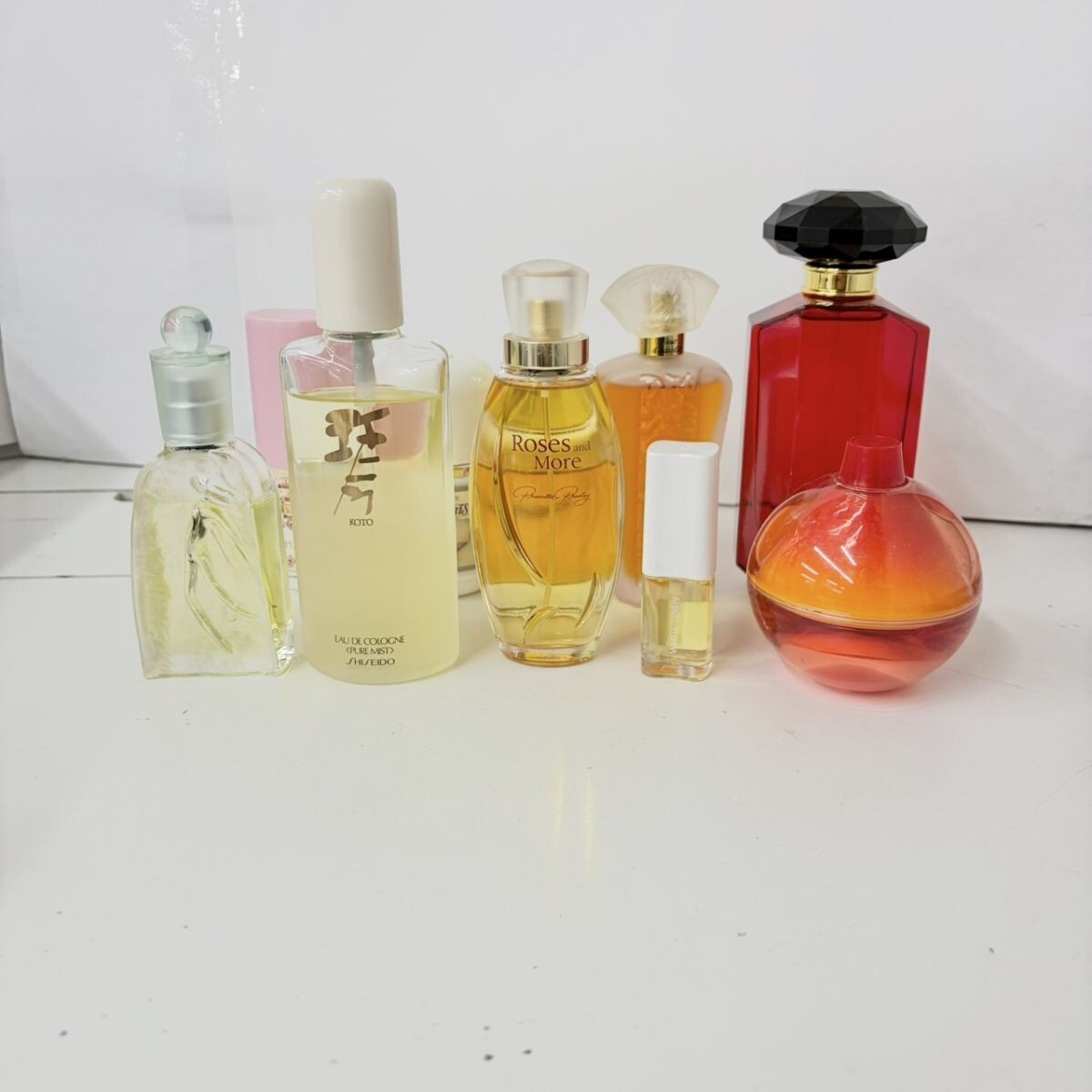 M092-■ ▲  женский   духи   10 предметов в наборе  ... задний ... ...  Shiseido  ... ...   и тд.  IJ