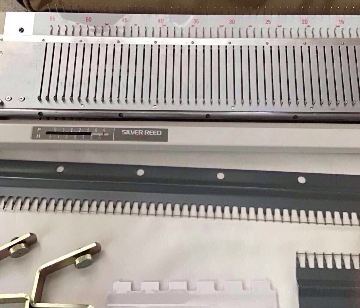 SILVER REED　  серебристый ...　 SR155  вязальная машинка  　 руководство по эксплуатации  есть 　 ткань   пр-во   чехол  прилагается ...　... карточка  есть