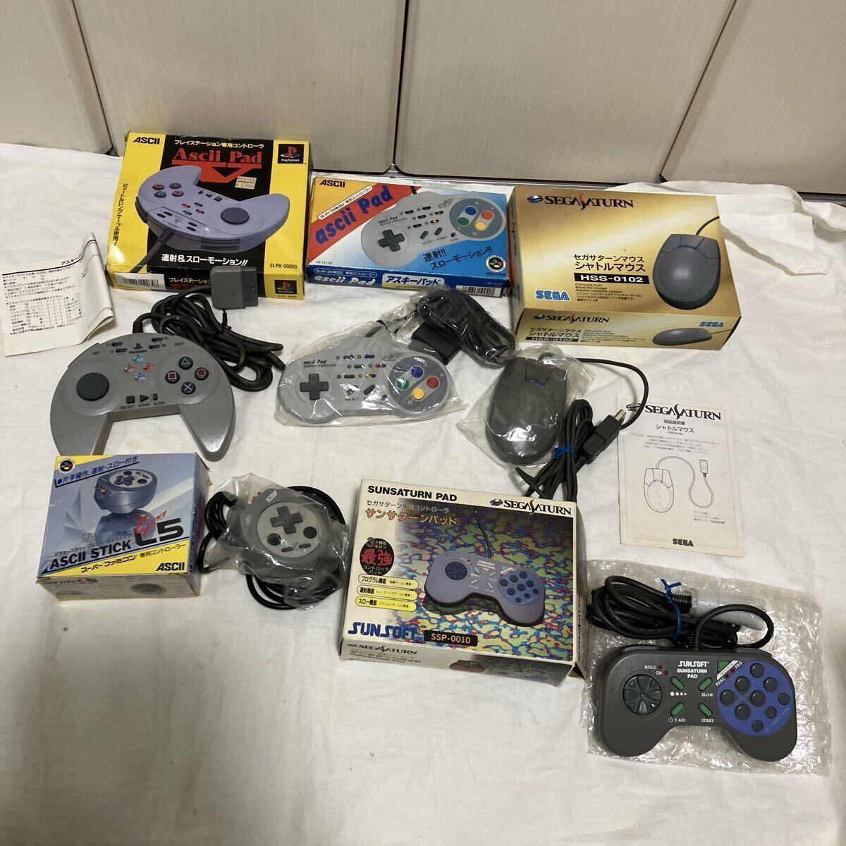 коробка  идет в комплекте  контроллер   вместе  4 шт. комплект    товар в состоянии "как есть"   экспресс-почта SAGAWA 80 размер   ... подкладка  ... лыжи  подкладка  L5  Shuttle  мышь