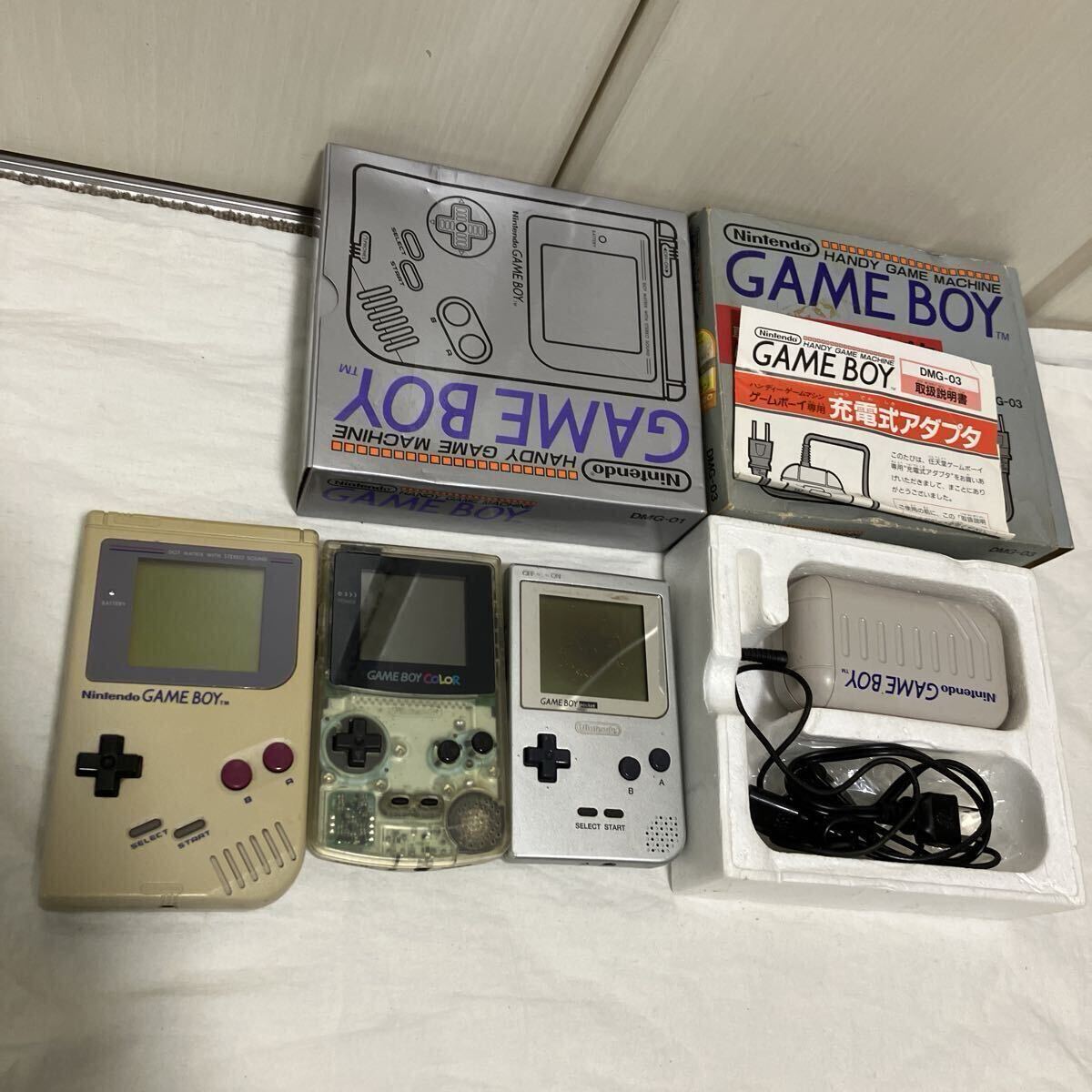 Nintendo ...  Game boy  сам товар  3 подставка   （...GB1 подставка   GBP 1 подставка   GBC 1 подставка   ） эл. зарядка  адаптер 1 шт. комплект    запуск  проверка произведена    товар в состоянии "как есть"