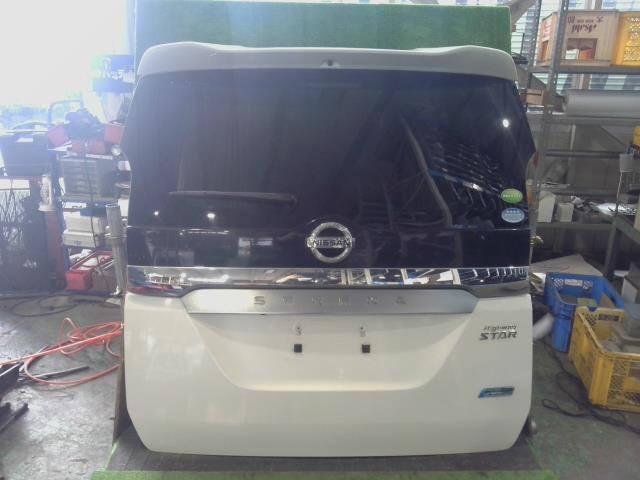 Serena   DAA-GFNC27  задняя дверь ASSY  Highway Star   V selection  4WD 8 человек   QAB M28Q8 K010M-5TAAA