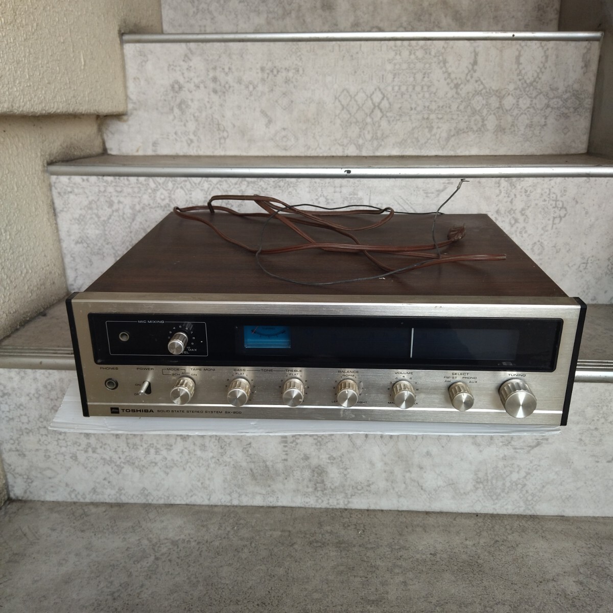 TOSHIBA  Toshiba 　SX-200 SOLID STATE STEREO SYSTEM 　 стерео 　 система 　　 включение питания   проверка   только 　 прочее   не проверен