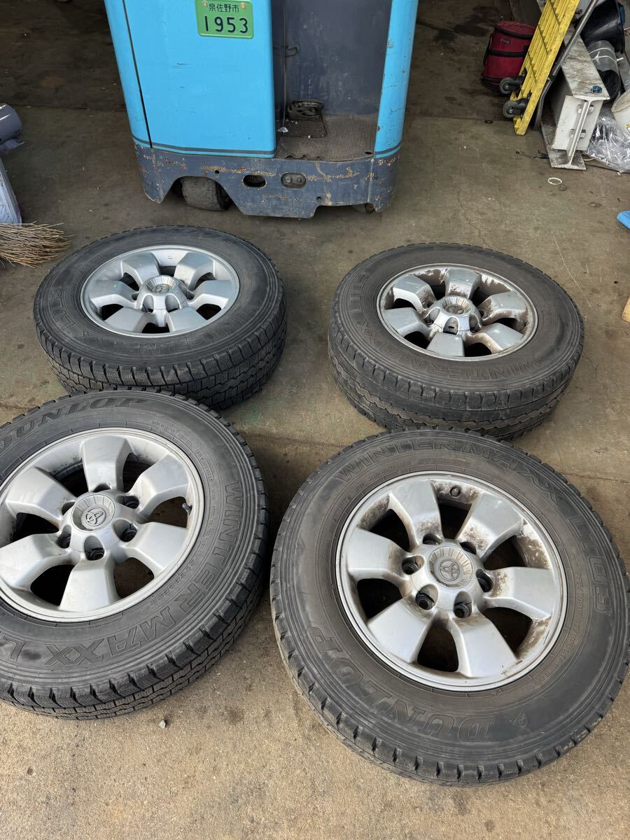 HIACE 　  Toyota 　16 дюймов 　6 отверстие 　7J 225/70/16  зимняя резина 　 Dunlop 　 4 штуки  комплект  　 шина  бонус