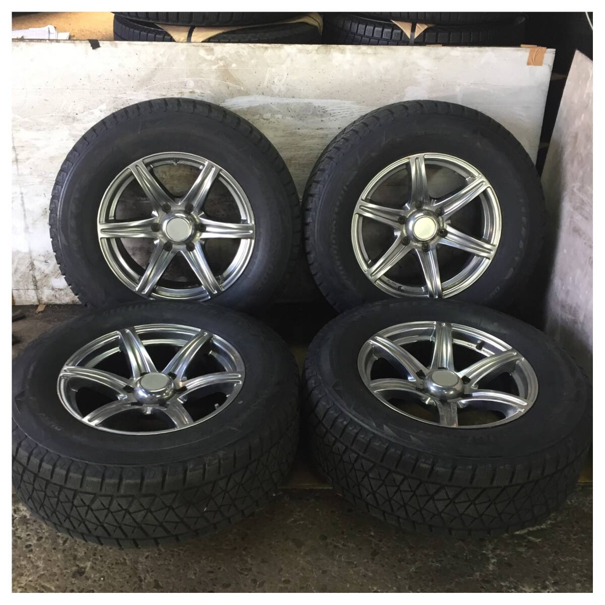 4 BRIDGESTONE BLIZZAK DM V2 265/65R17 7.5... глаза    Land Cruiser   Land Cruiser  Prado   и др. *11755