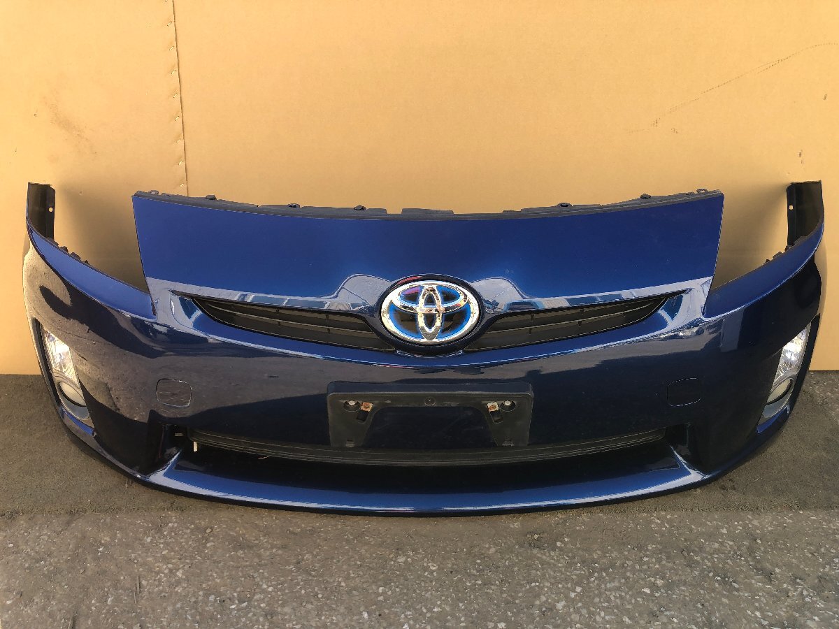 Prius  ZVW30  передний  бампер   цвет NO.8T5