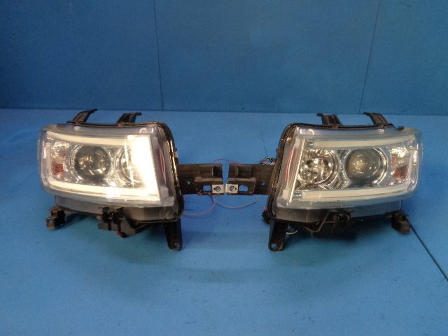【 нерабочий товар  】 Toyota 　ｂB　QNC20　 левый  правая фара  　 комплект  　 подержанный товар