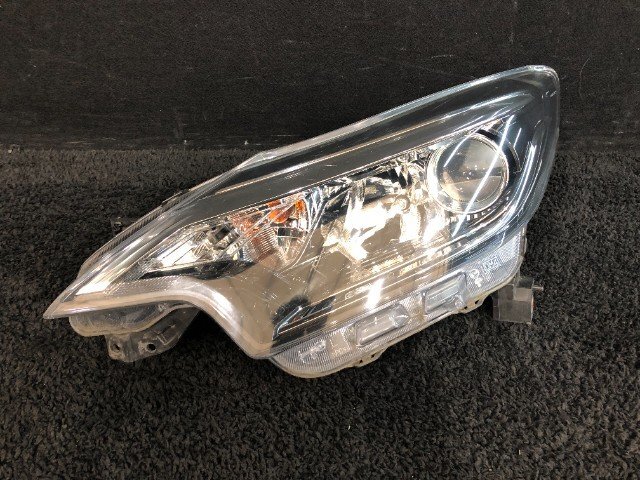 Nissan   Note  　HE12  оригинальный   после рестайлинга    Фары 　 фара   ASSY  левый 　26060-5WK0A　 галоген   1933　2017 год  E12/NE12/SNE12