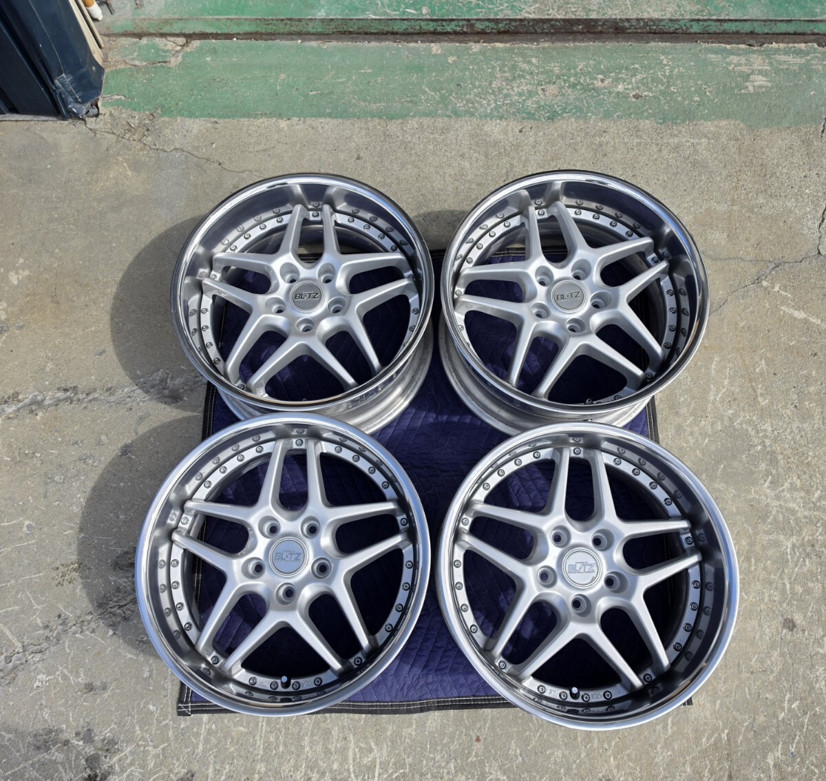 Blitz BRW03 17×9j＋30 114.3 5H  BLITZ   диск   ... покраска  товар   оборотная сторона  обод  полиэстр ...  глубокий обод  ...