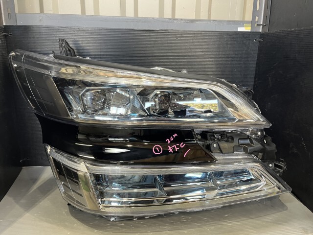 Vellfire  DBA-AGH30W  правый  фара  ASSY 2.5Z  после рестайлинга  202 81145-58570 iskwshouten
