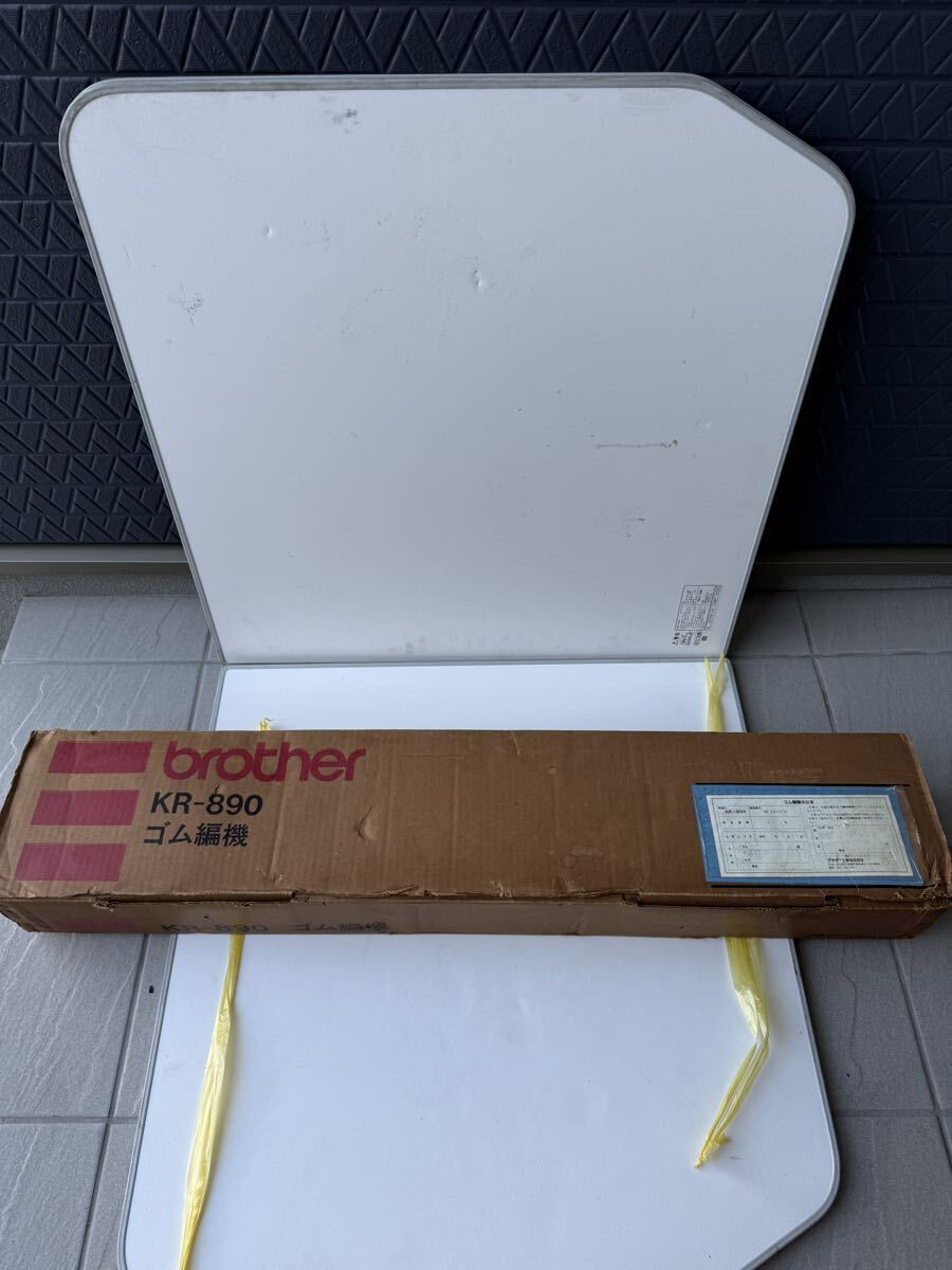 brother kr-890  резиновый  вязальная машинка   оригинальная коробка   идет в комплекте 　 на работоспособность не проверялось 　 продаю как нерабочий 　... очистка