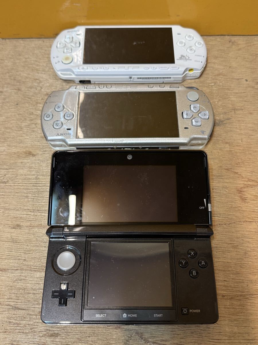 SONY PSP-3000-2000 / Nintendo 3DS ...  разные 　 3 шт  комплект  　 товар в состоянии "как есть" 　 продаю как нерабочий
