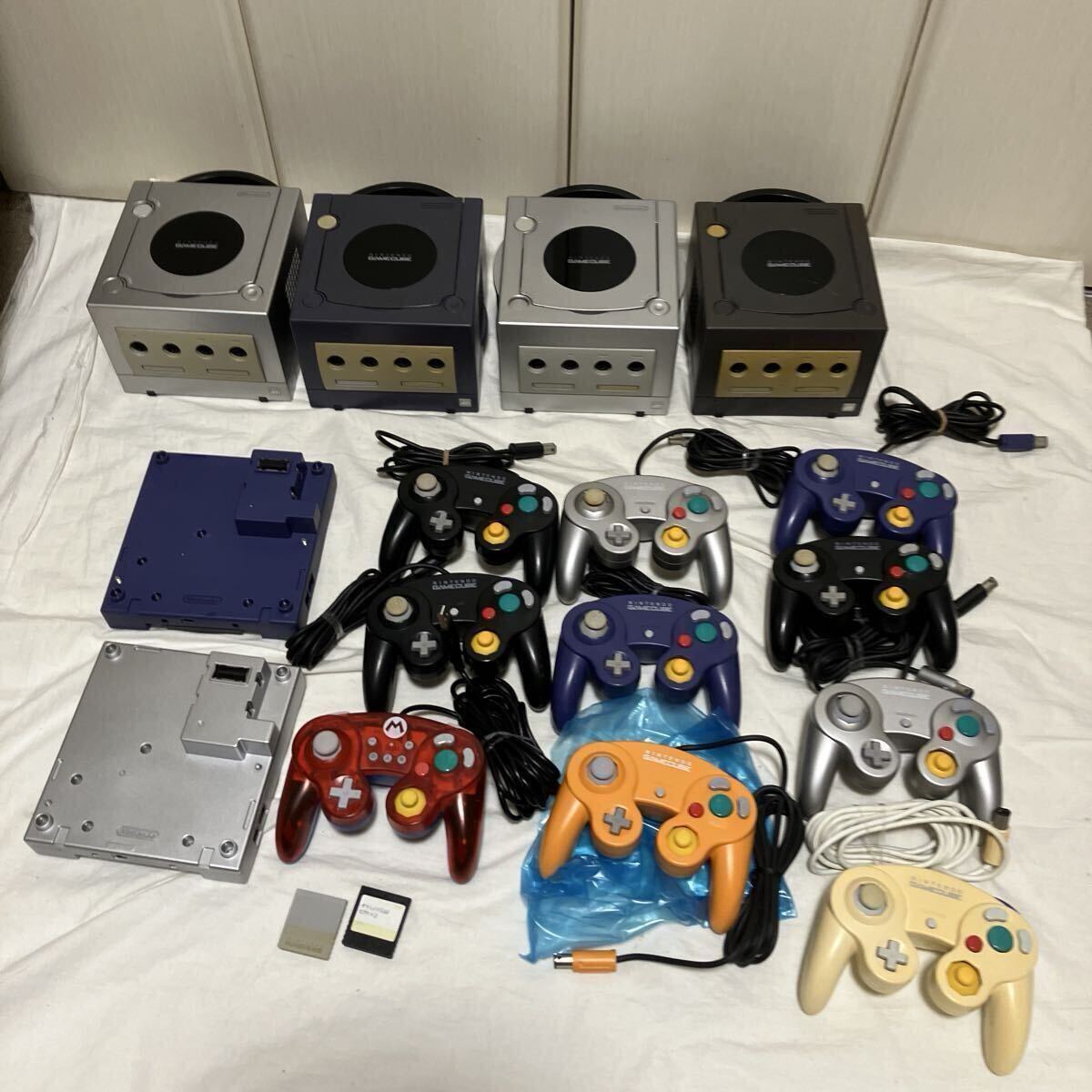 ...  игра  ... сам товар  4 подставка    Game boy  плеер   2шт.   контроллер 10 шт. комплект    запуск  проверка произведена