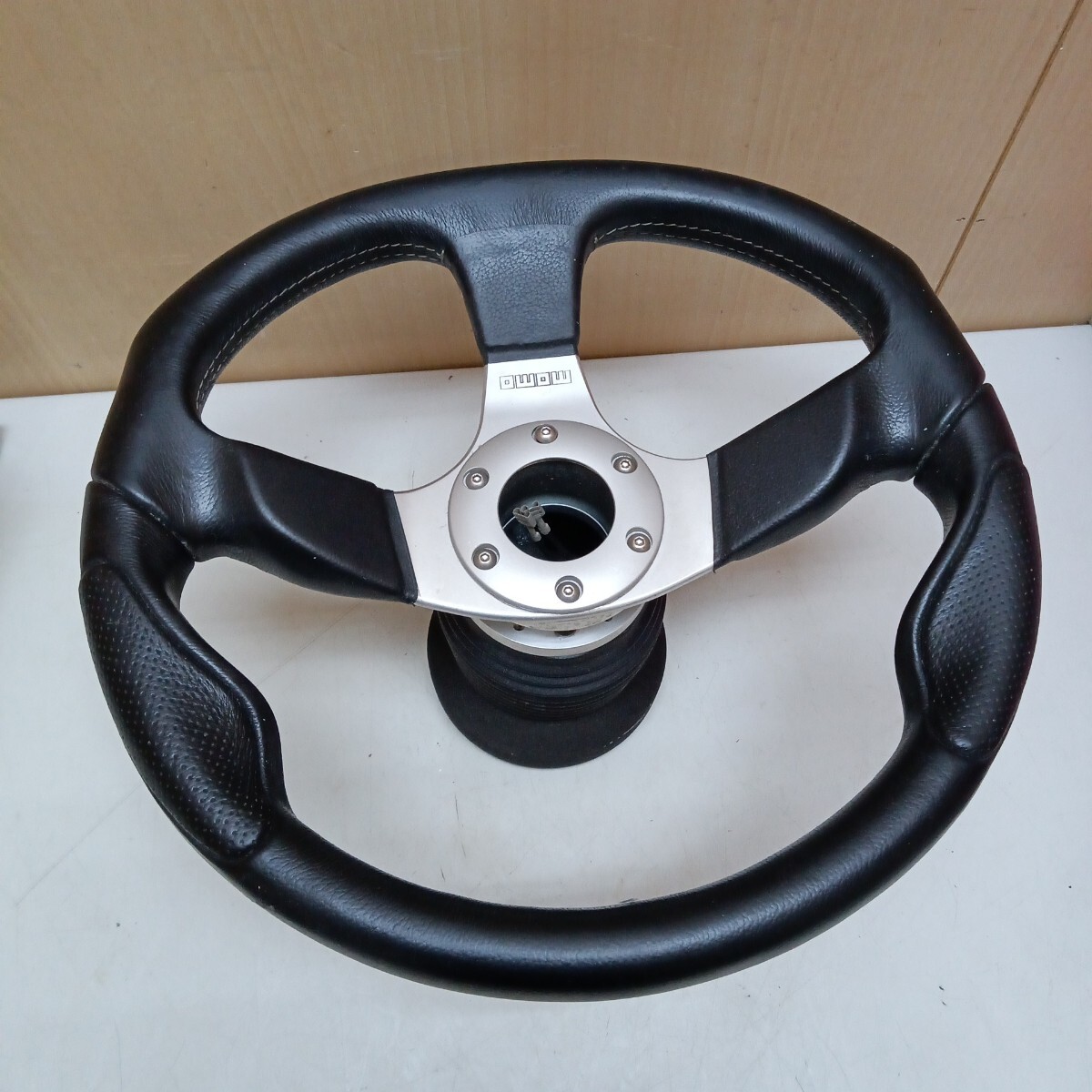 xL0624  момо  35Φ 350mm  руль   BOSS  включено   царапины  есть   *   разрыв  нет  0828