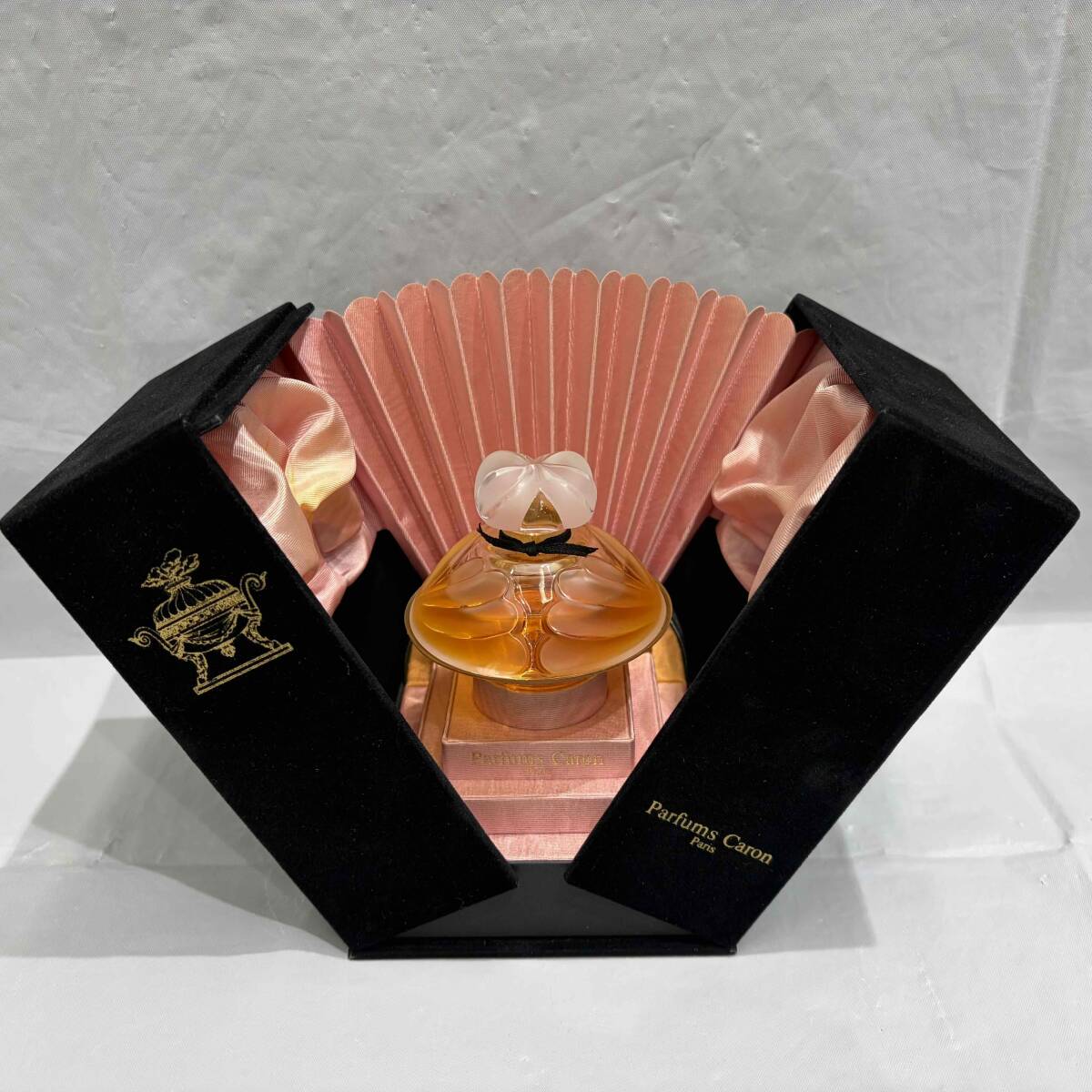 ￥1000～  текущее состояние   продажа  товар  CARON ... ... духи  ... 50ml ... стул  бутылка   коробка  включено   винтаж   винтажный    косметика    Kanebo