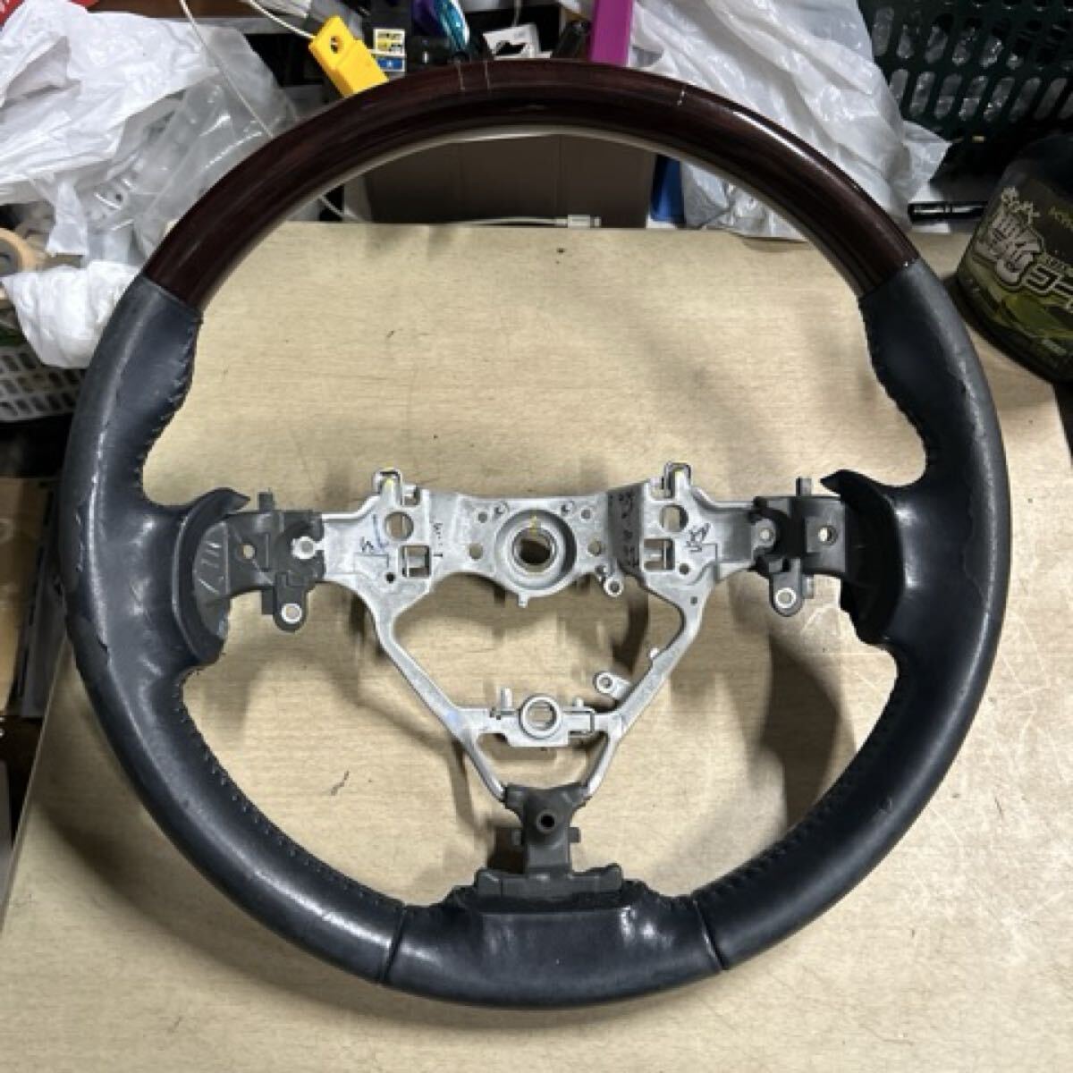 Toyota 　 оригинальный 　60 кузов 　 Harrier  для 　 руль  　GS120-05930  руль / дерево  .../ кожа   книги 　 кожа  разрыв  есть 　 продаю как нерабочий  　 для ремонта