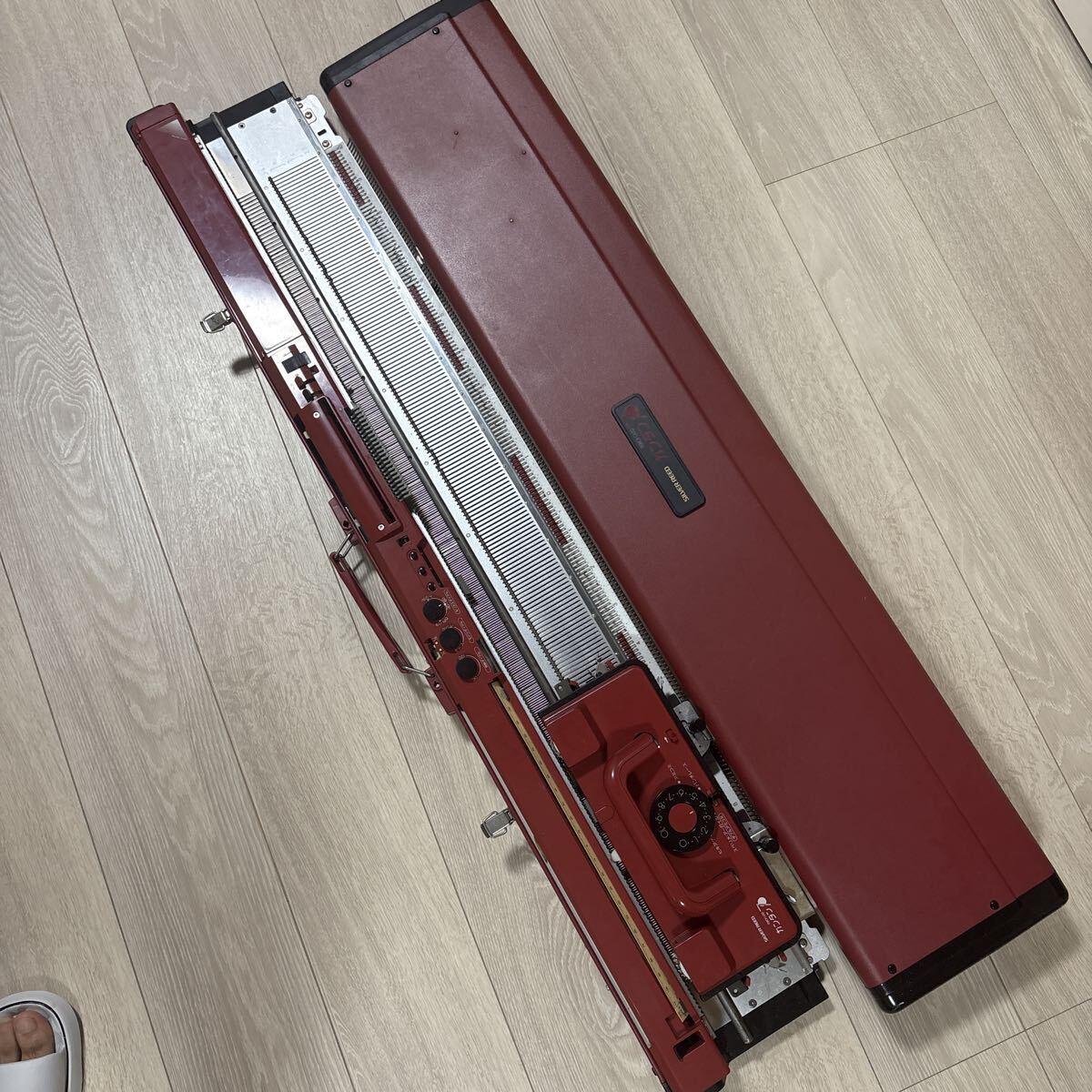 SILVER REED  SILVER REED SK700  вязальная машинка   ручная работа   товар в состоянии "как есть"
