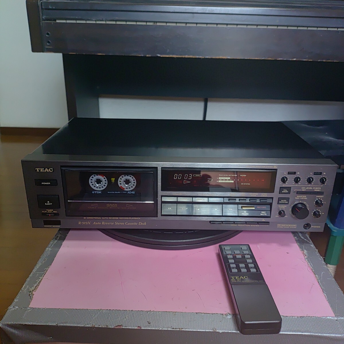 TEAC R-919X  автоматический   реверс   3 голова    стерео  кассетная дека   пульт ДУ есть ...