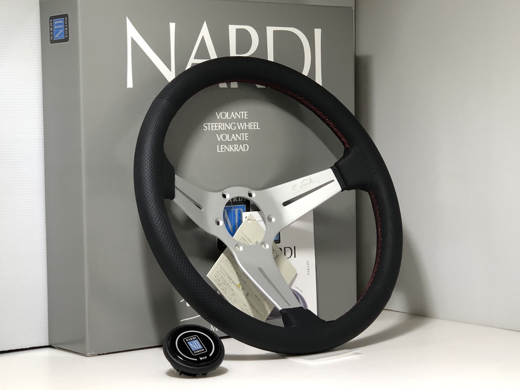 подлинный товар    наличие   есть  ★  Nardi   N745 SPORTS  тип  ... 350mm  черный   перфорация   кожа    серебристый  ...）Φ φ mm NARDI  Narudi  MOMO