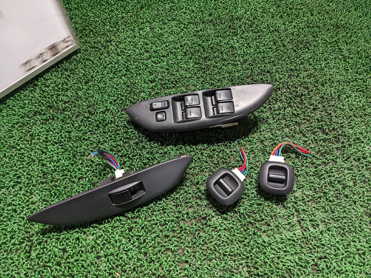 Toyota 　 стеклоподъемник  переключатель 　 левый  правый 　 Vitz 　UA-SCP13　SCP13　NCP10, NCP13,NCP131,NCP15,SCP10　2003　U тип 　#hyj　NSP281530