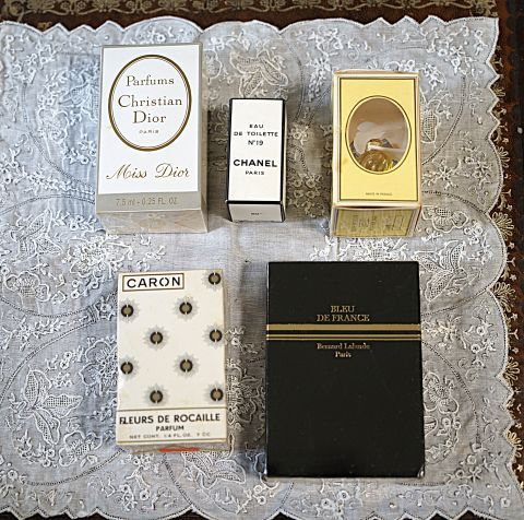 духи  различный   Dior  CHANEL    NINA RICCI  и т.д.