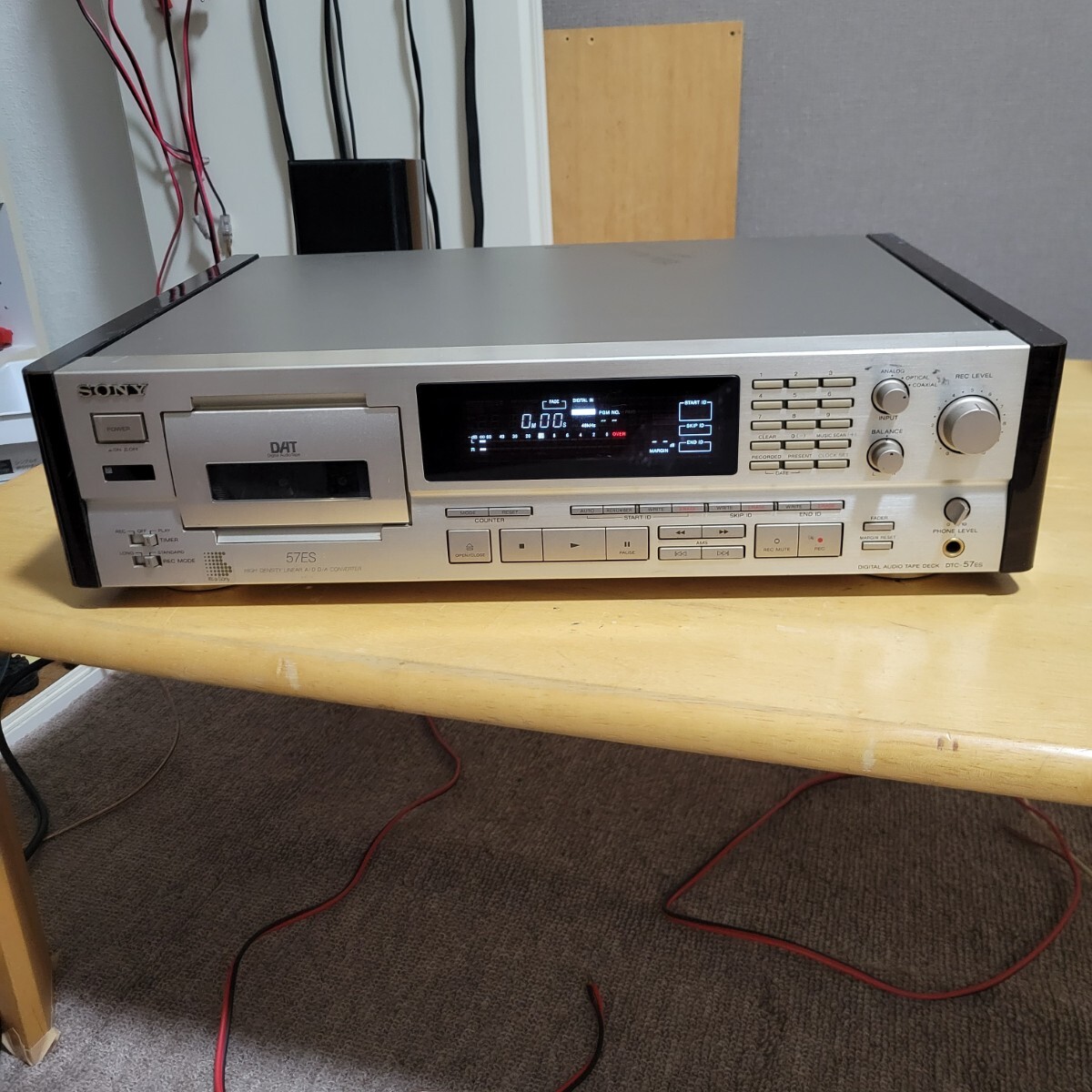 блиц-цена 　SONY DTC-57ES DAT дека   Sony