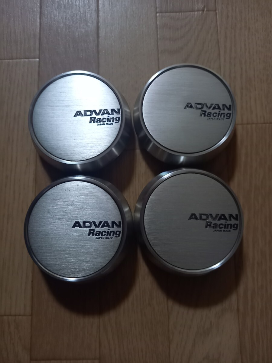 YOKOHAMA  (YOKOHAMA)　...(ADVAN)　 racing  　 центральные колпачки 　 подержанный товар 　73φ