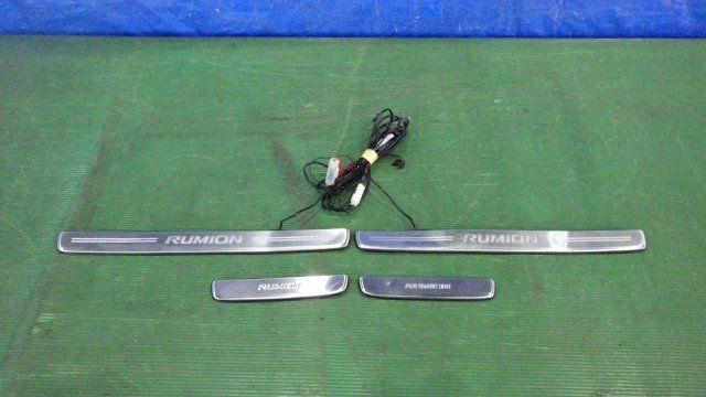 【  Мияги  ...】 подержанный товар   накладка на порог   планка   Corolla ... On  DBA-ZRE152N  опциональный товар   накладка на порог с подсветкой   синий  08266-12580