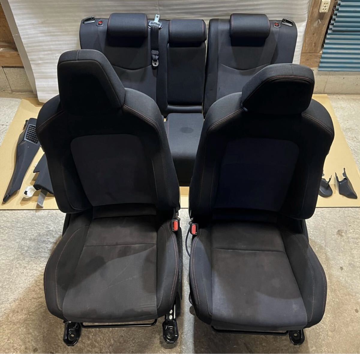 30 Prius  ZVW30  после рестайлинга  G’s  оригинальный   передний  сиденье   левый  правый  комплект    черный   водительское сиденье   пассажирское место     на 1 машину  комплект