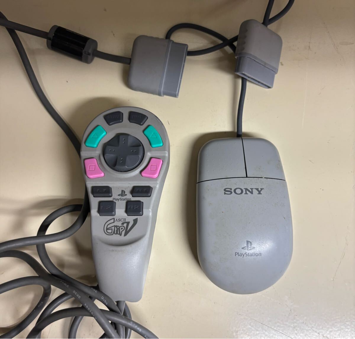 продаю как нерабочий    PlayStation  мышь    [одна] рука  ... SCPH-1030 ASC II Grip V PS SONY  Sony PlayStation