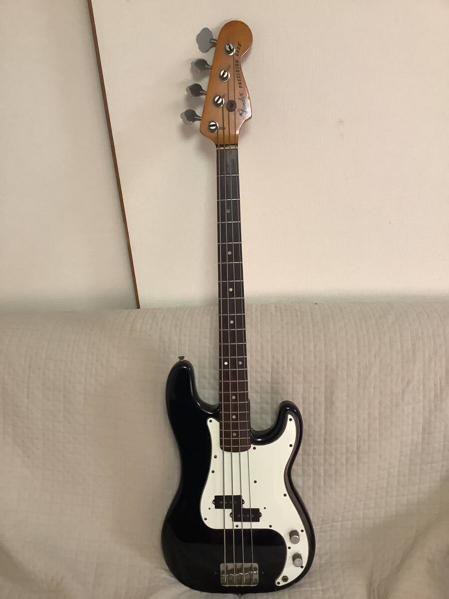 FENDER PRECISION BASS  крыло ...  база 　made in ＵＳＡ 1970  год выпуска  пр-во  　 черный  цвет