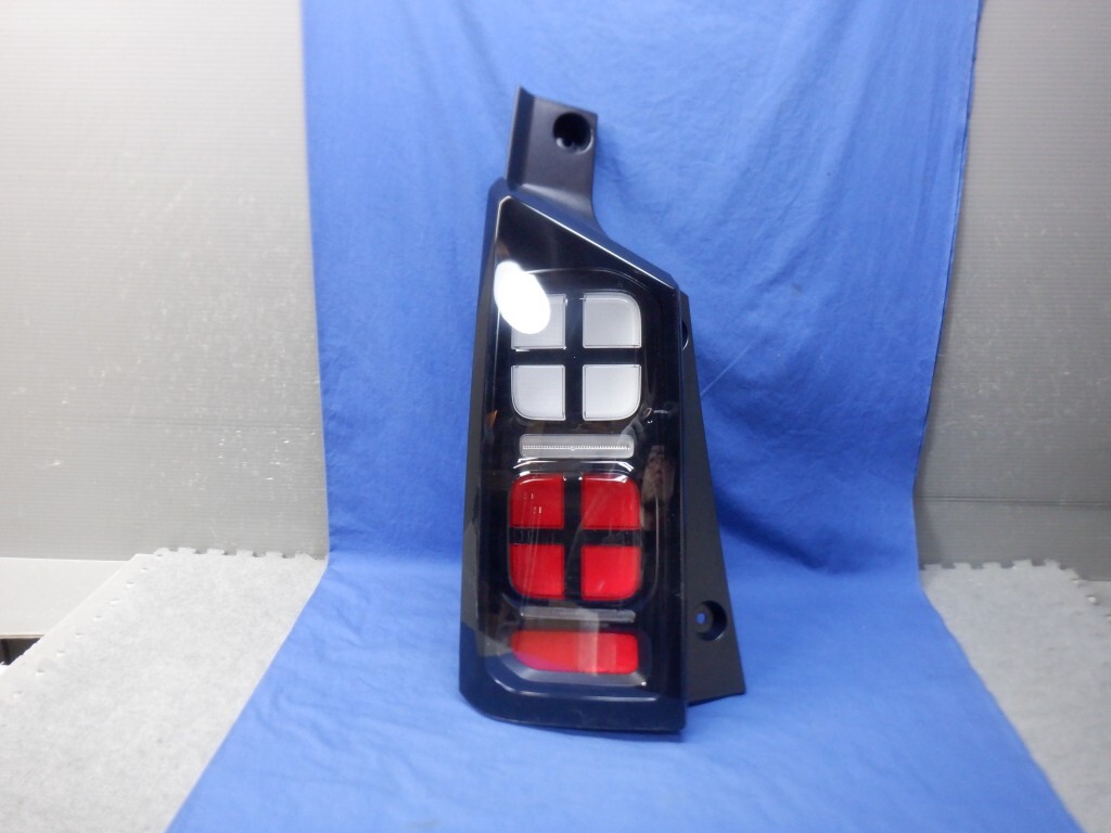 free  ...　GT1/GT2/GT3/GT4/GT5/GT6/GT7/GT8　 левый  задняя оптика 　220-622E7 (X4619)