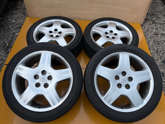 Toyota  30  Celsior  eR  Характеристики  ,  оригинальный  18  дюймов  7.5J +45 PCD114.3  диск   , 245/45R18  YOKOHAMA   шина  , UCF30/UCF31  после рестайлинга  модель   .