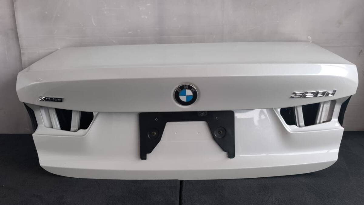 BMW G20 320d xDrive M спорт  2023 год   оригинальный   багажник  ...  багажник   A83  серый  ...   серебристый   металлик 　#s113