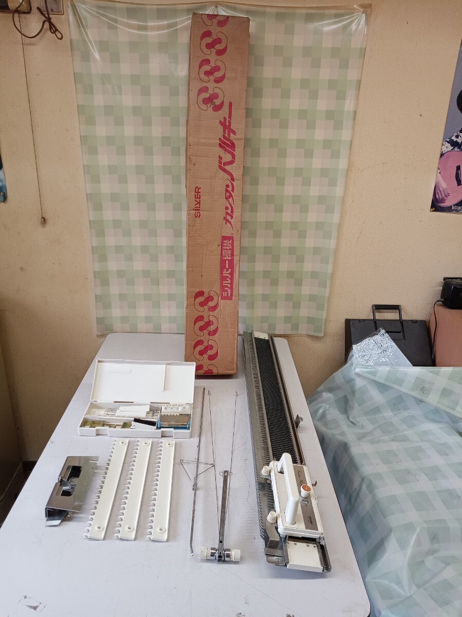 SILVER   серебристый  вязальная машинка   просто  ... ключ  SK-120  коробка  идет в комплекте   вязальная машинка   ручное ремесло   ручная работа   ремесленный   [кройка и] шитьё  ... ... вещь  продаю как нерабочий  　 на работоспособность не проверялось