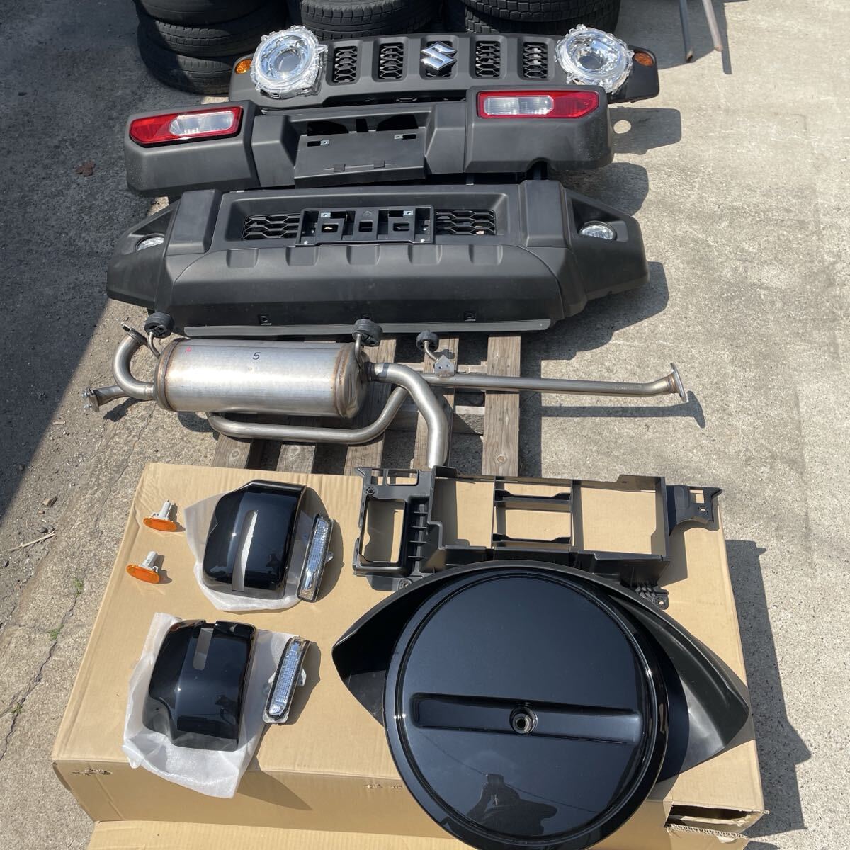 Suzuki   JIMNY  JB64  передний  бампер  задний  бампер 　  решётка   глушитель 　 запасное колесо   крышка 　 зеркало   крышка 　 оригинальный ... ... 　 продажа