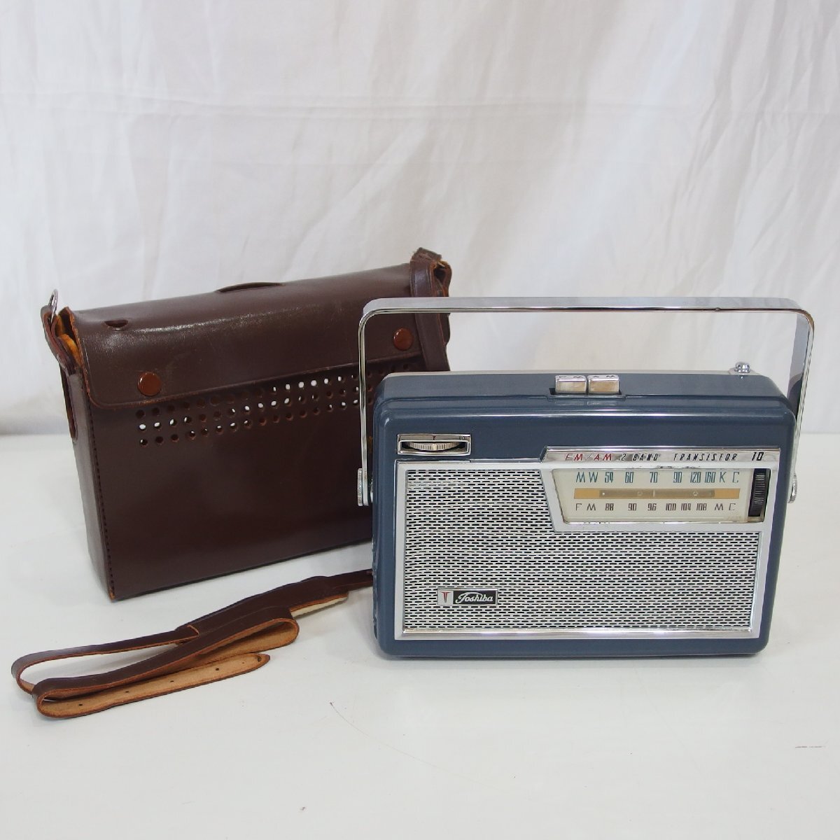 TOSHIBA◆ Toshiba   транзистор ... радио 【TOSHIBA FM/AM Transistor Radio 10LT-429F】 передвижной  товар  *   редко встречающийся  товар ◆ винтаж  товар