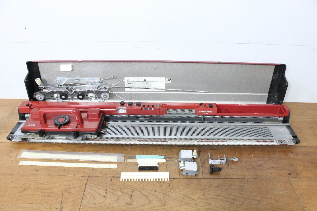 ☆【2W0925-1】 SILVER REED  SILVER REED  вязальная машинка  SK-700  комплектующие  есть    ручное ремесло   Сёва  ретро  PUNCH-CARD  просто    продаю как нерабочий