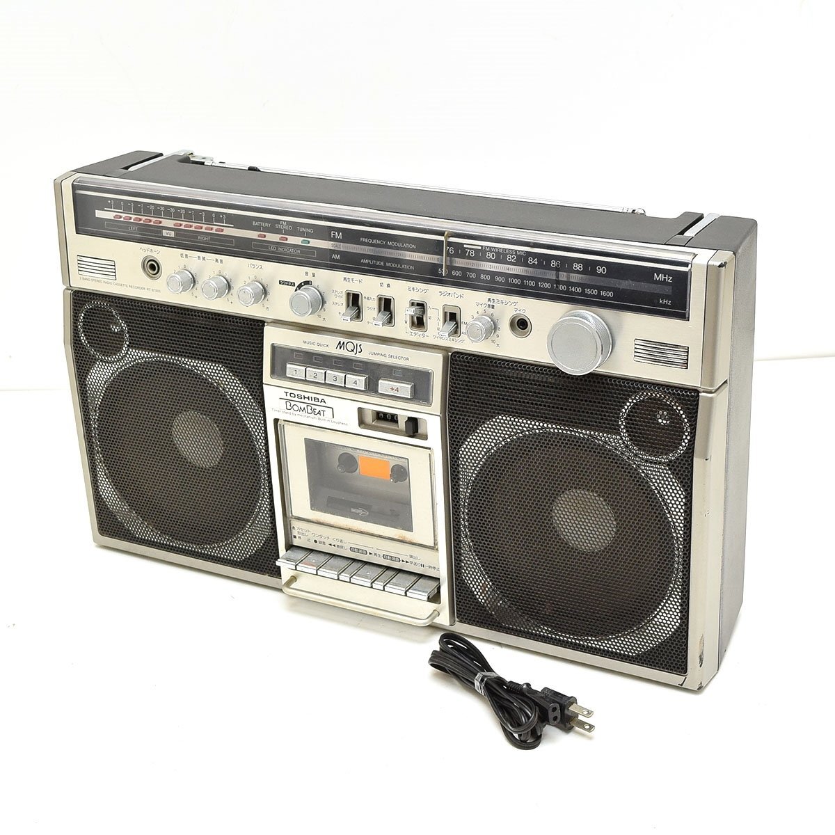 ▽605691 TOSHIBA  Toshiba   магнитола  RT-8780S BOMBEAT  ретро   включение питания   продаю как нерабочий   2 BAND STEREO RADIO CASSETTE RECORDER